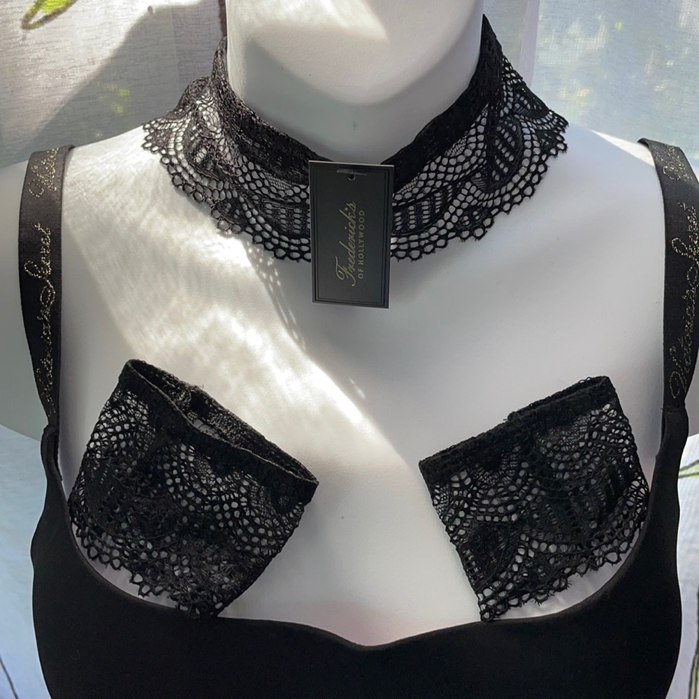 NWT FREDERICK’S OF HOLLYWOOD Lace Collar & Cuffs
